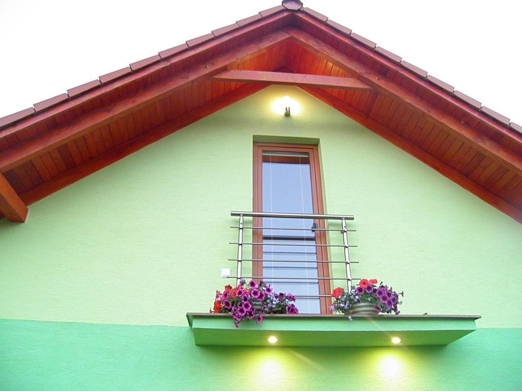 Green Cottage Besenova Exterior photo